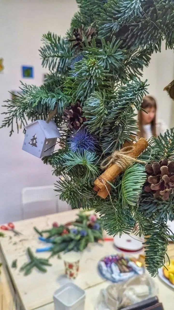 Семейный мастер-класс по созданию новогоднего венка