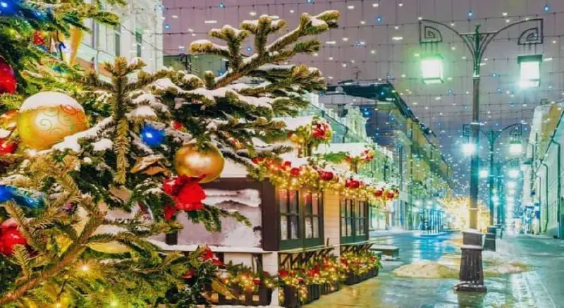 Пешеходная экскурсия по центру Москвы и праздничный спектакль