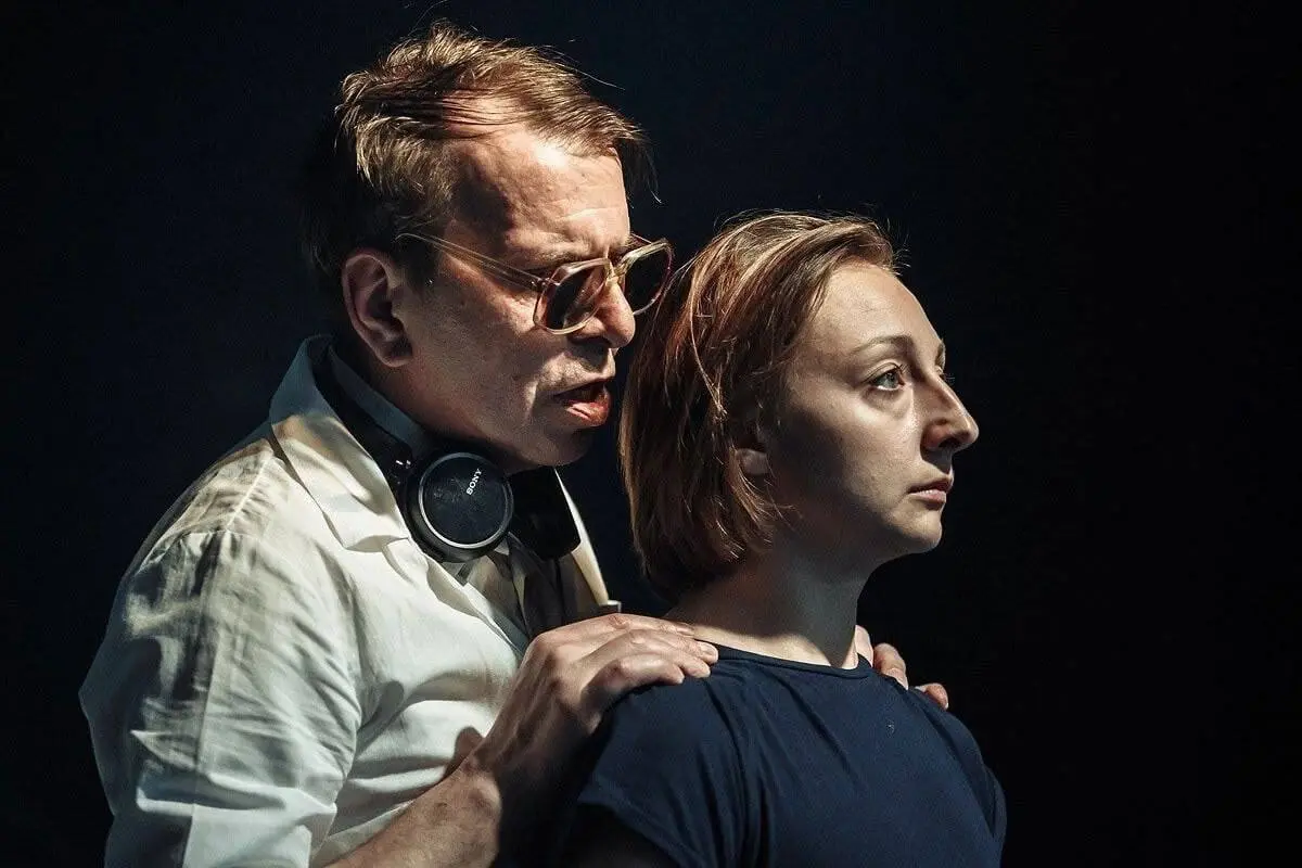 Спектакль «Посмотри на него» в Театре