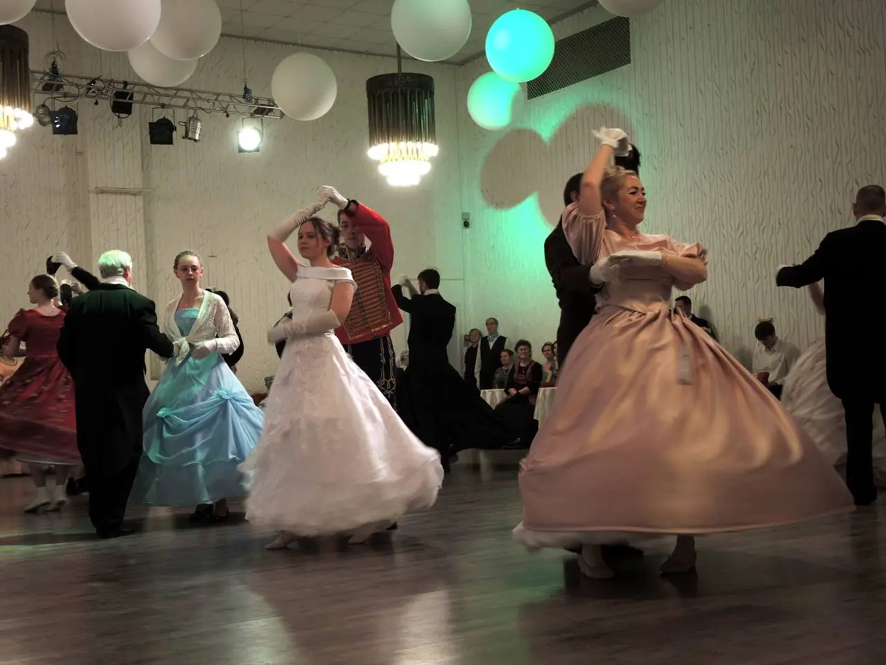 Мастер-классы по подготовке к Святочному балу