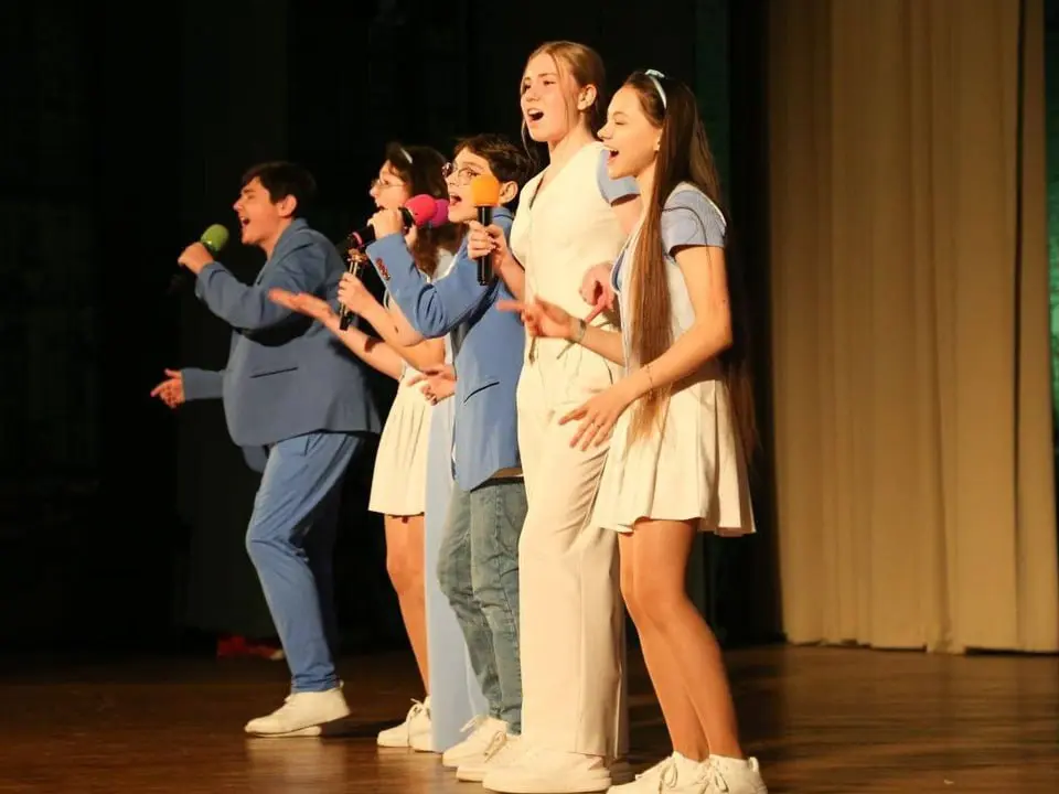 Выступление команды КВН в полуфинале Московской юниор-лиги