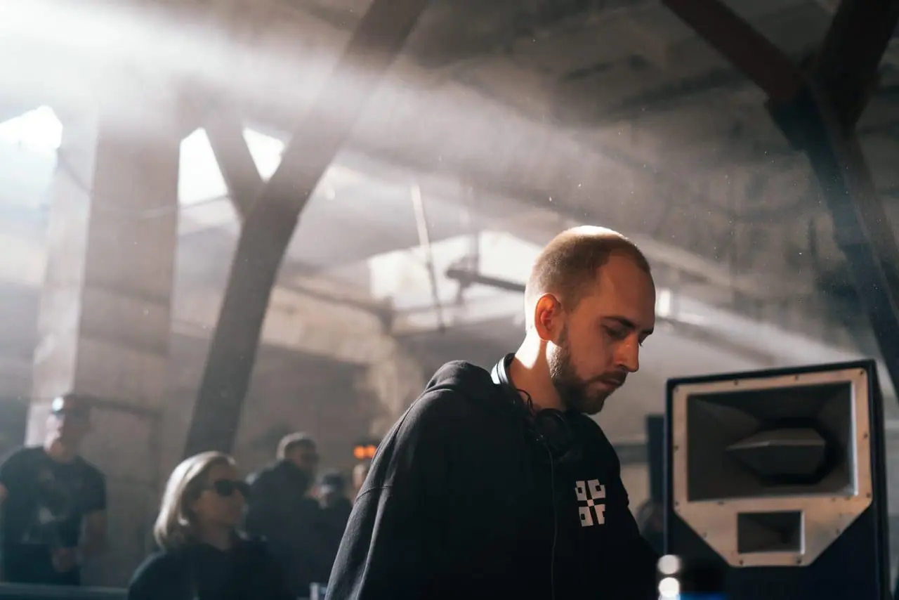 Выступления диджеев на BRUTALIST