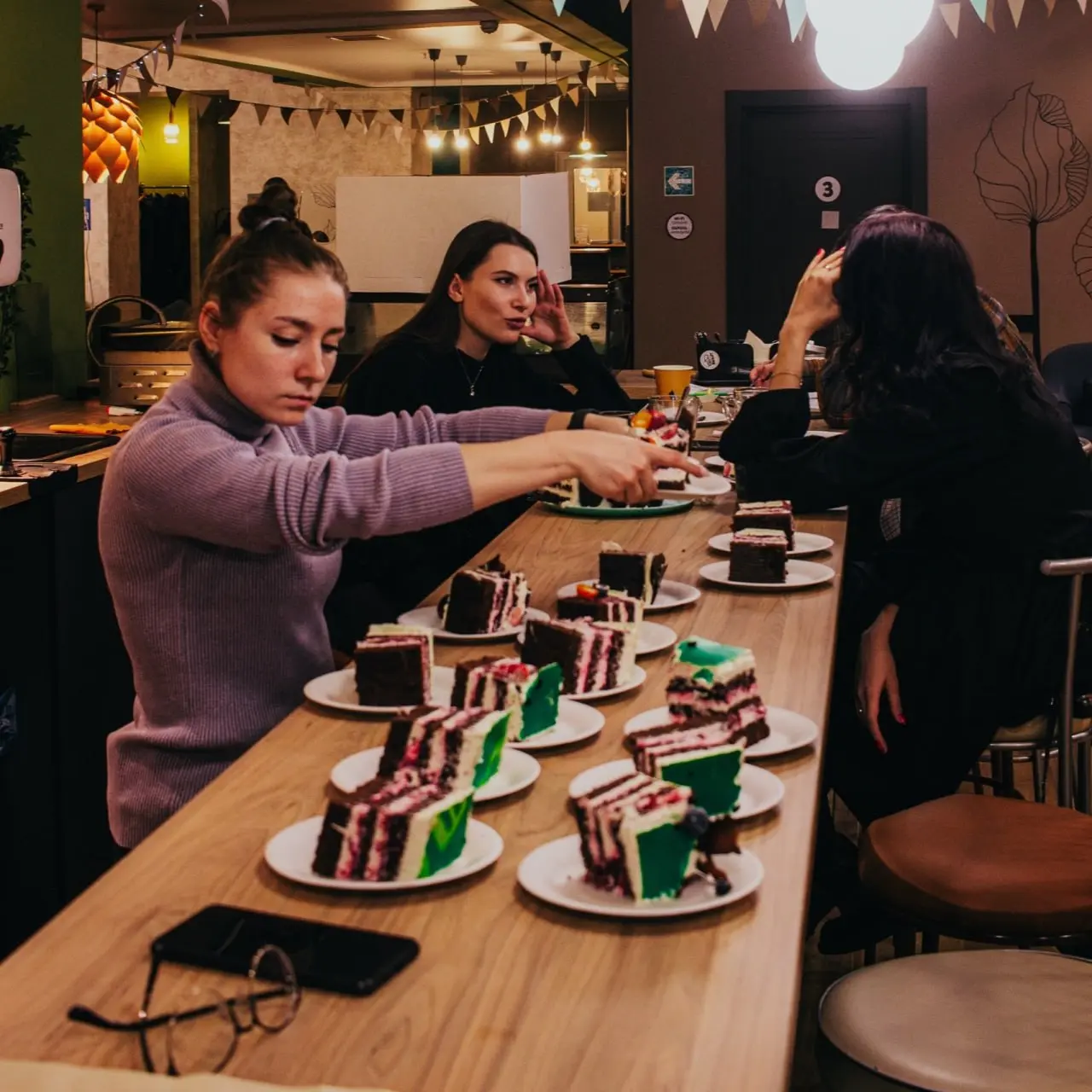 Празднование дня рождения 12 Комнат