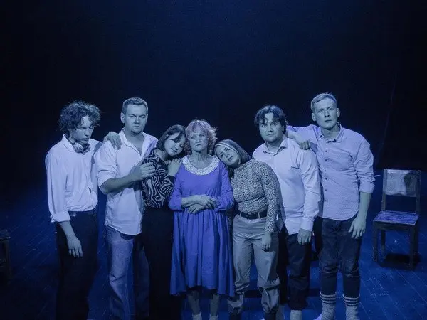 Спектакль Родня на тему налаживания контакта с родней