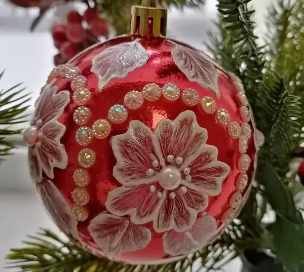 Интерактивная лекция о традициях росписи новогодних шаров