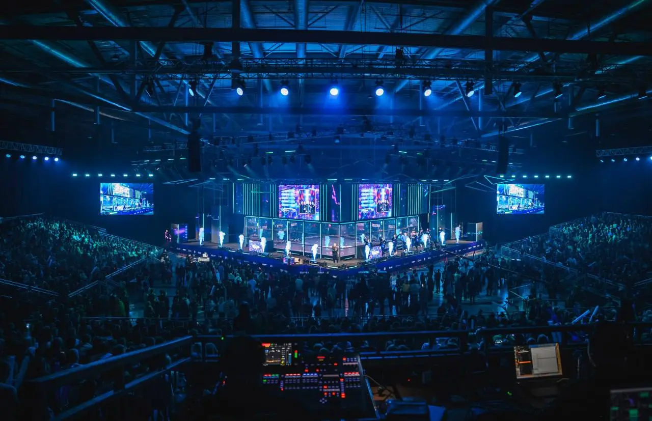 Финал чемпионата по боевой робототехнике «Битва роботов»