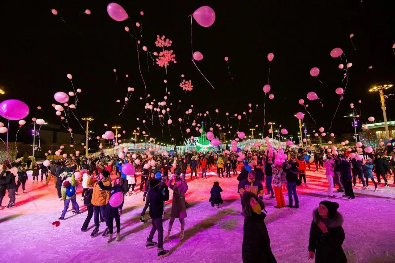 Катание на коньках под музыку на ВДНХ