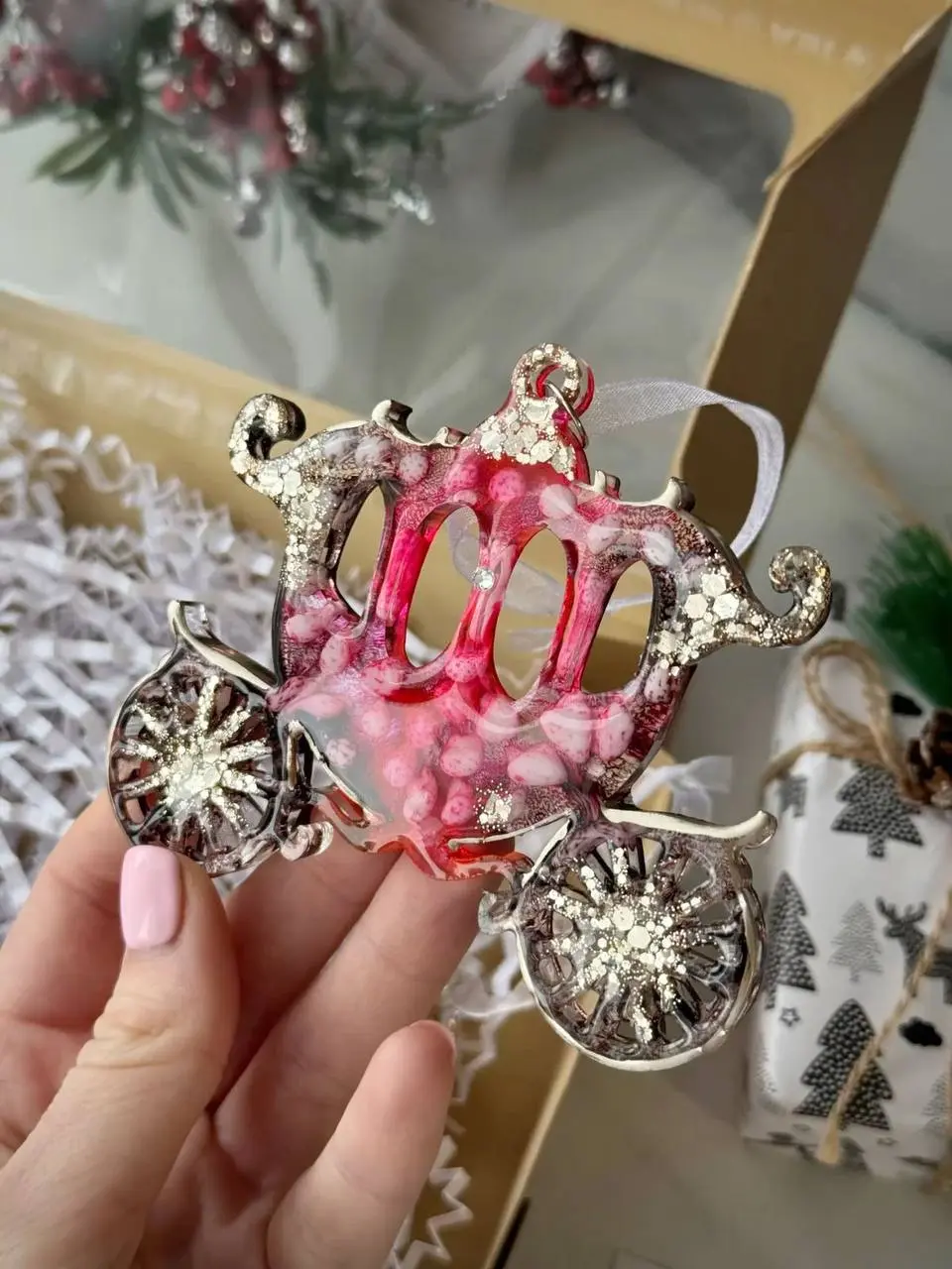 Мастер-класс по изготовлению ёлочных игрушек из эпоксидной смолы