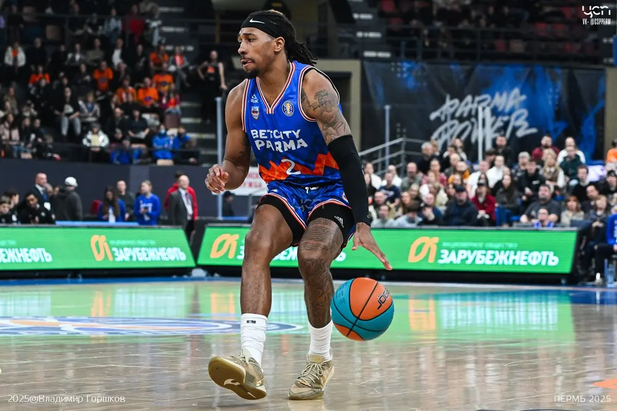 Баскетбольный матч между Пармой и Локомотивом