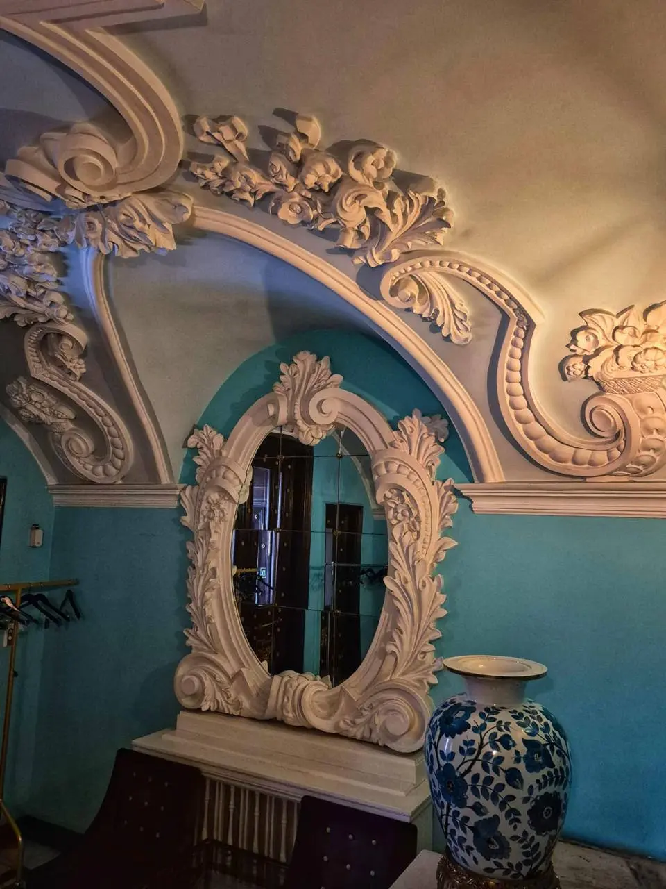 Экскурсия по исторической гостинице «Ленинградская»