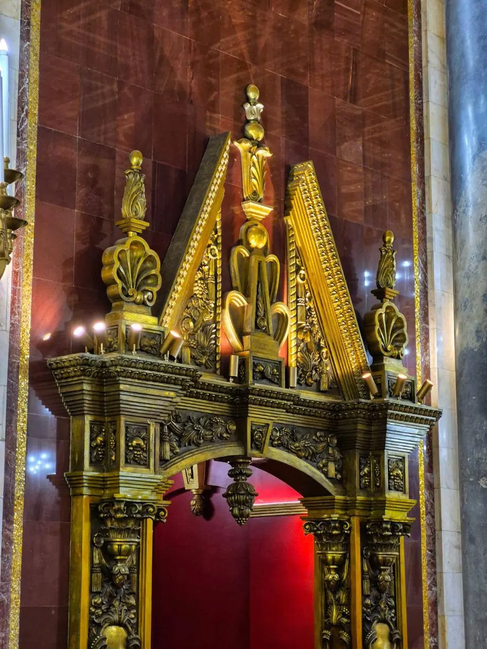 Экскурсия по исторической гостинице «Ленинградская»