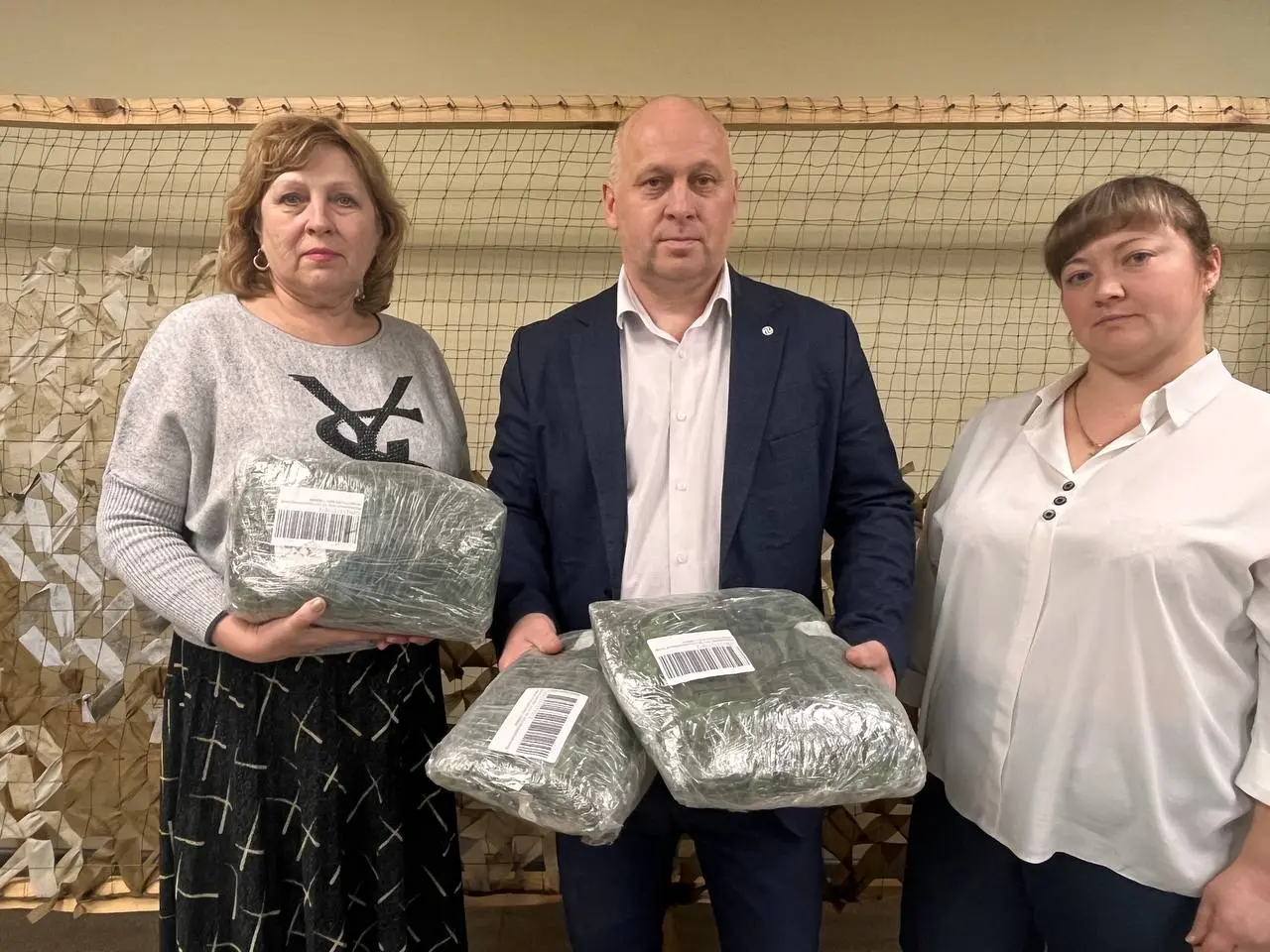 Сбор материалов для изготовления маскировочных сетей