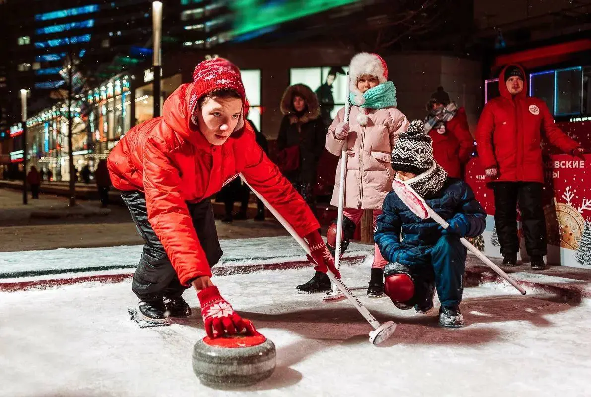 Бесплатный кёрлинг на Площади Ильича