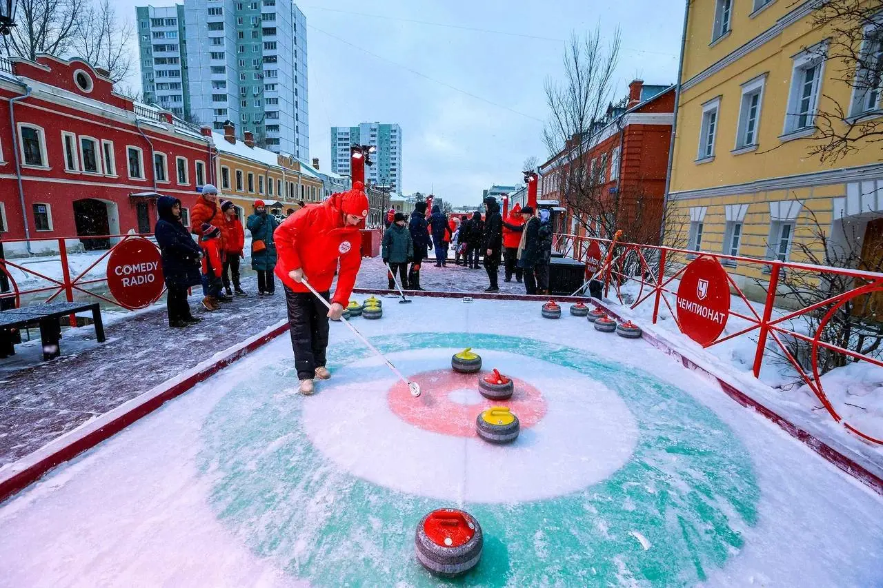 Бесплатный кёрлинг на Площади Ильича