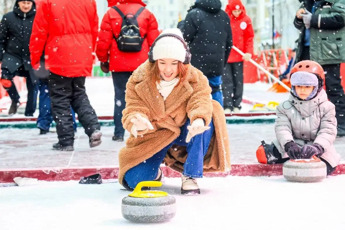 Бесплатный кёрлинг на Площади Ильича