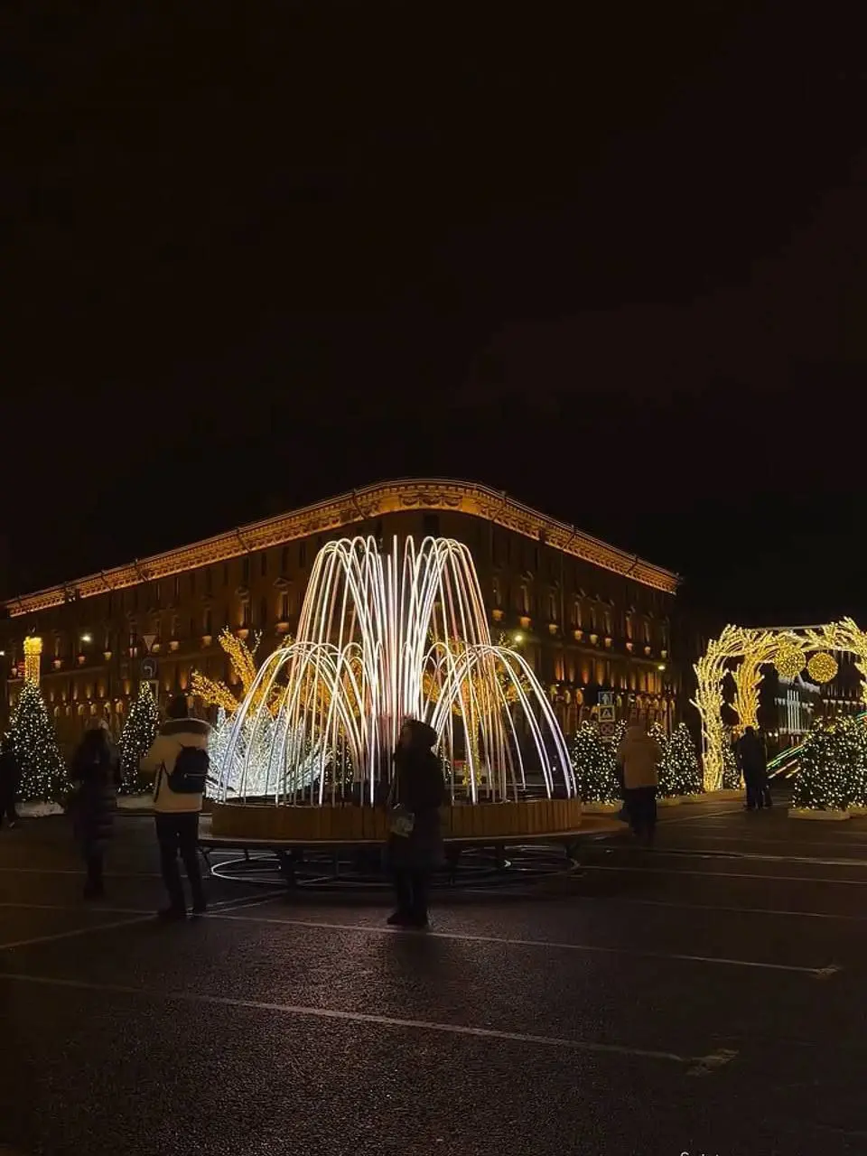 Зимняя инсталляция на Синем мосту