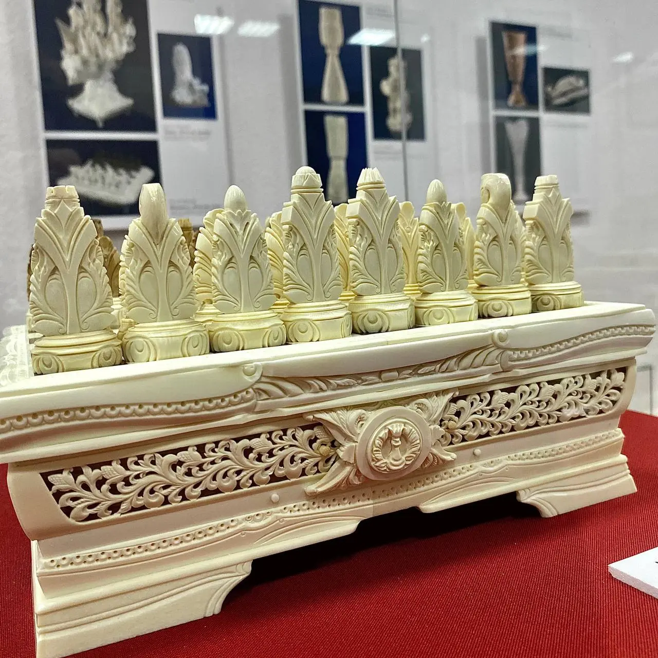 Выставка художника Сергея Катарина в традиции косторезного промысла