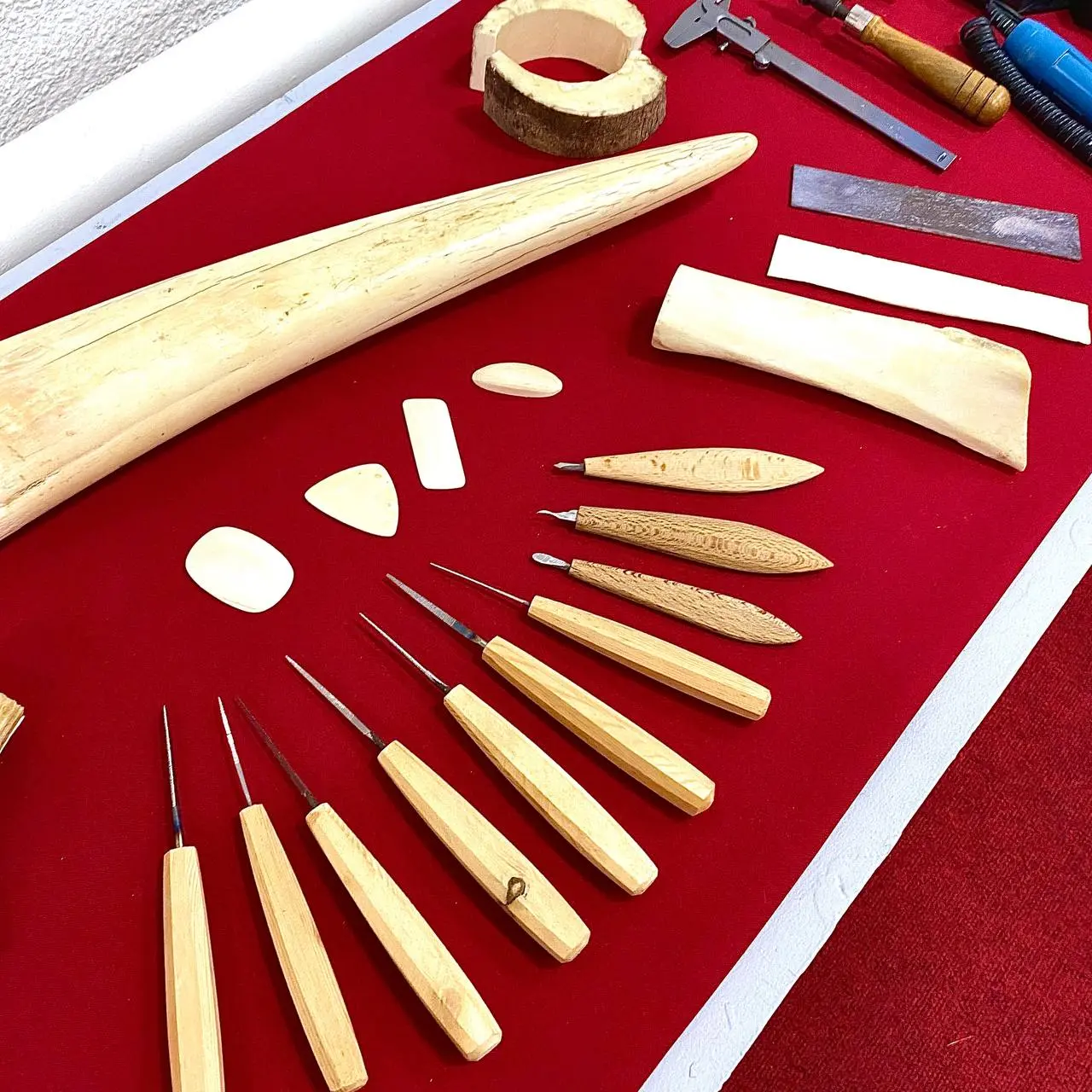 Выставка художника Сергея Катарина в традиции косторезного промысла