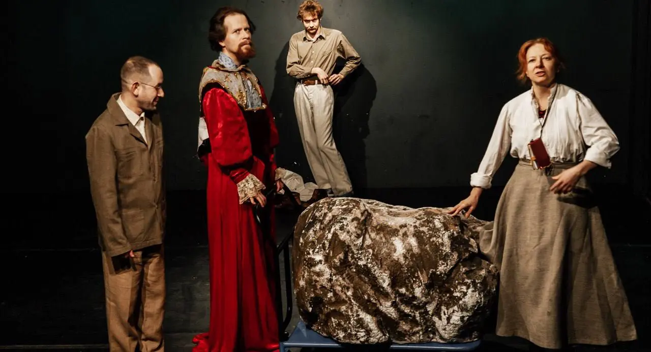 Спектакль на тему «Зелёные щёки апреля»