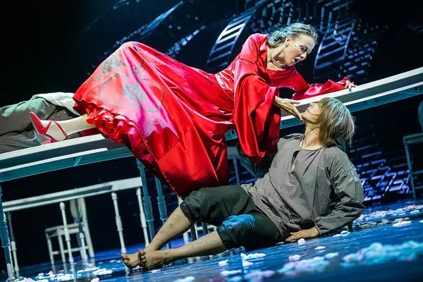 Спектакль на тему Тартюф