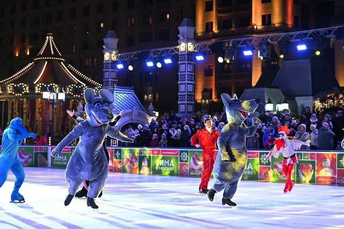 Бесплатное ледовое шоу Щелкyнчик и Лебединое озеро