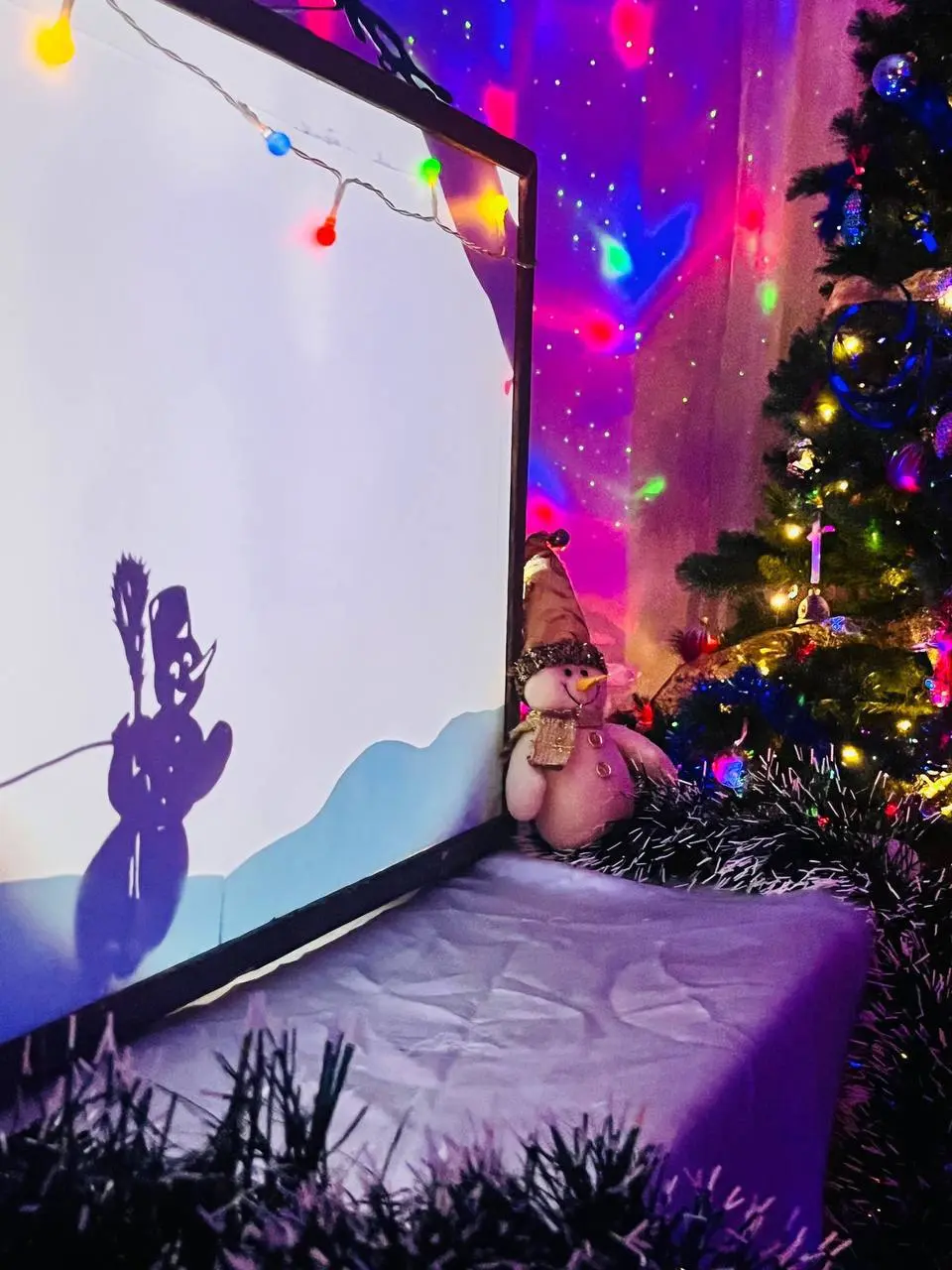 Теневой спектакль Снеговик-Почтовик на тему волшебства