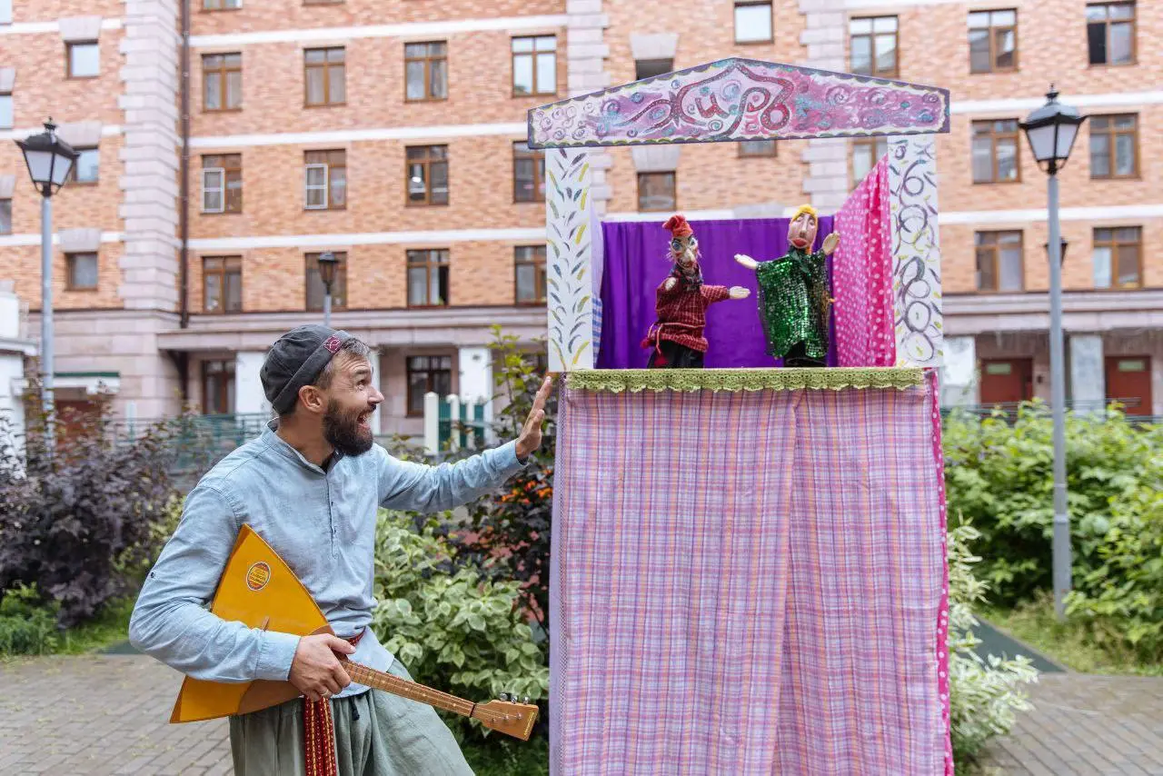 Теневой спектакль Снеговик-Почтовик на тему волшебства