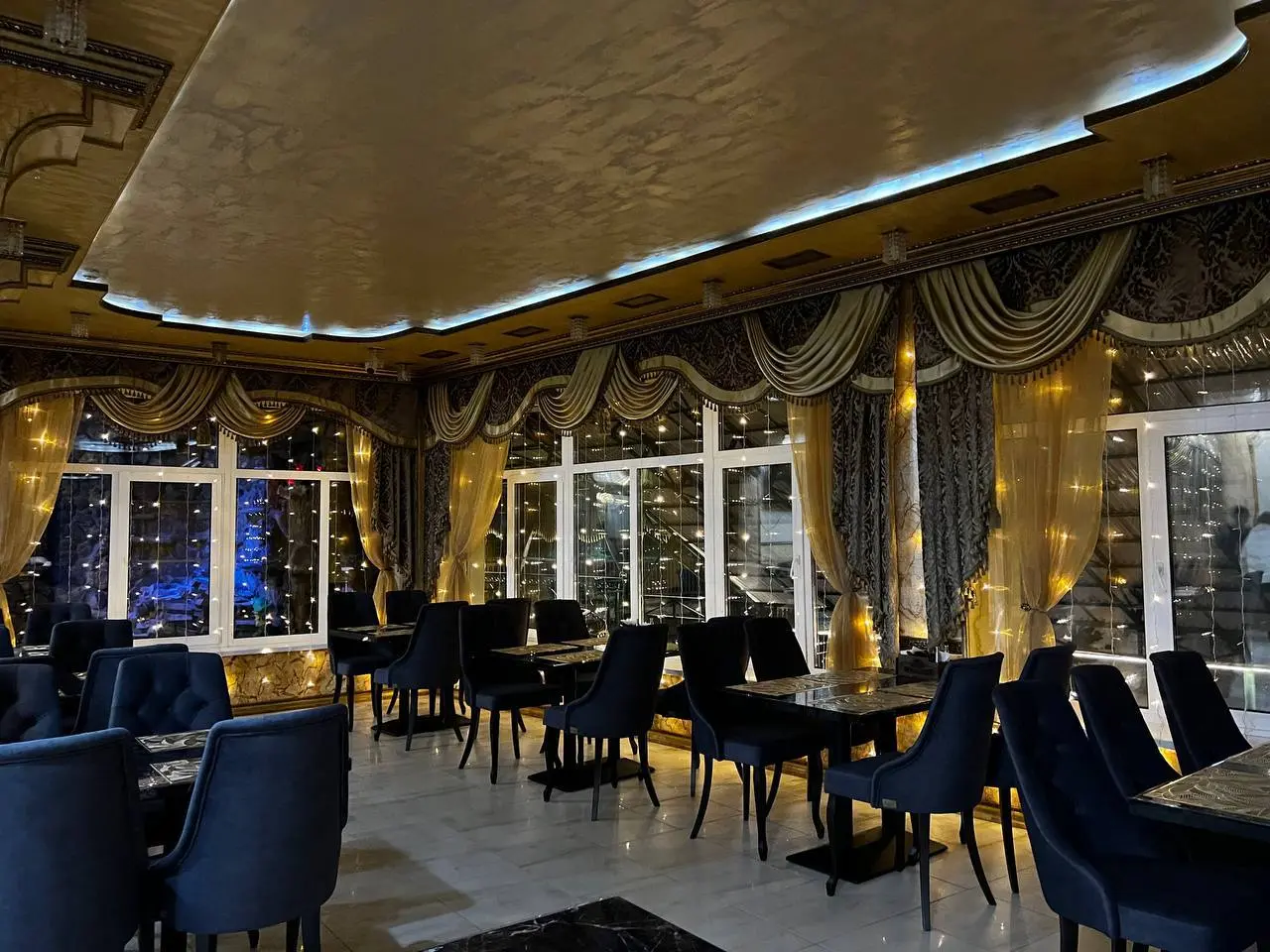 Посещение кафе Кристалл