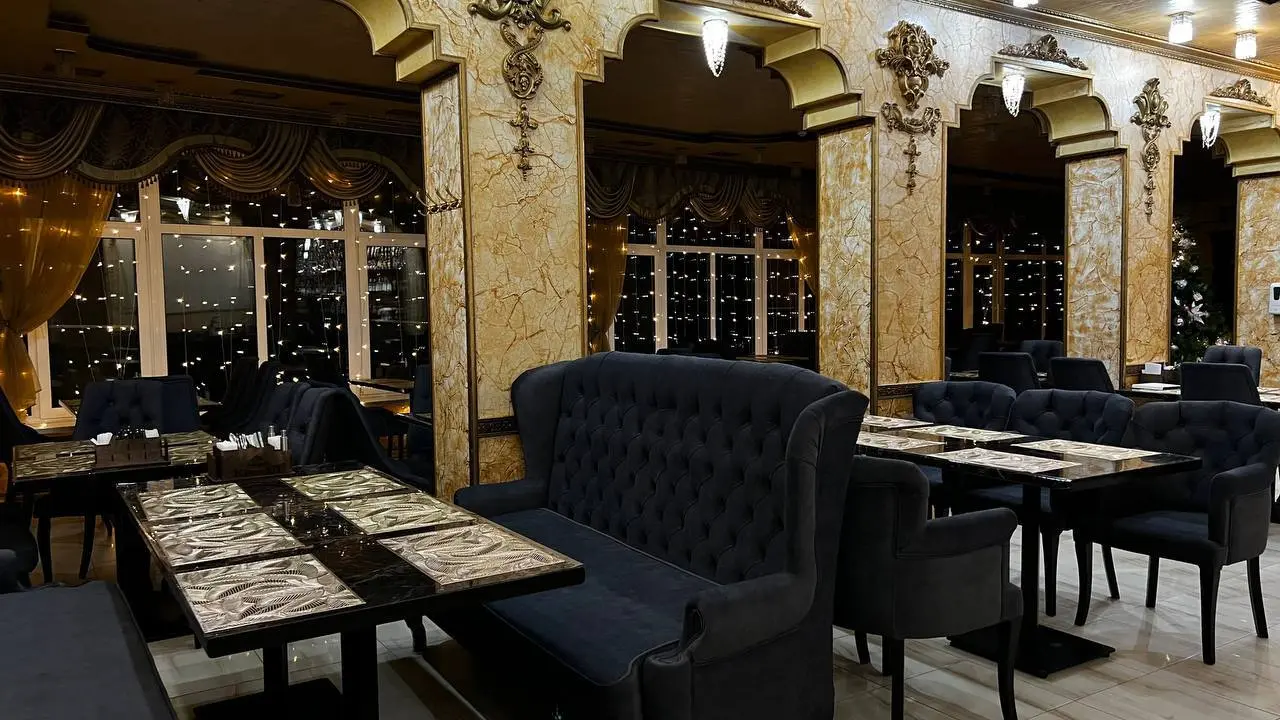 Посещение кафе Кристалл