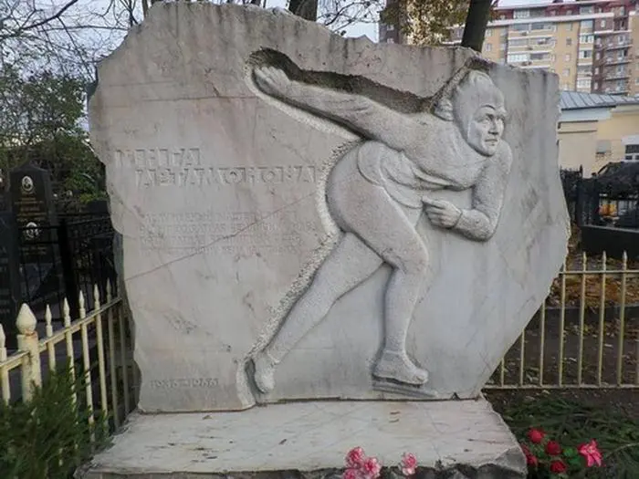 Экскурсия по Ваганьковскому кладбищу. Преступление без наказания