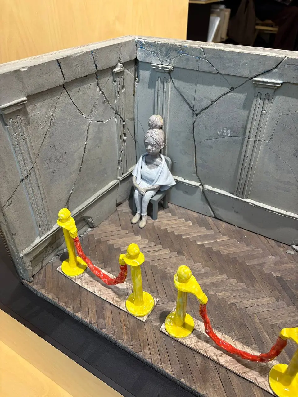 Выставка стрит-арта Осторожно! Хрупкое