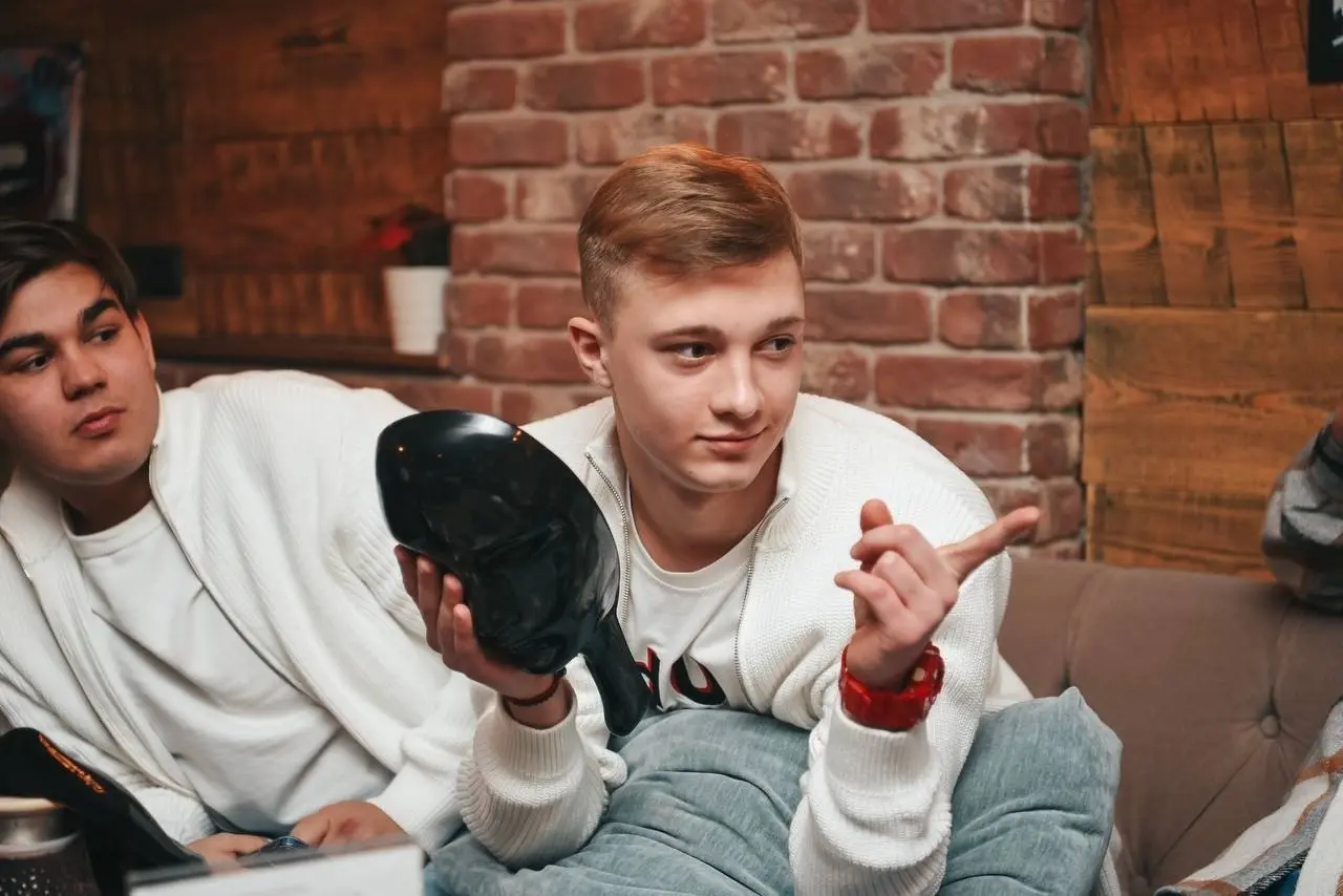 Игровая мафия в игровом лаундж-пространстве