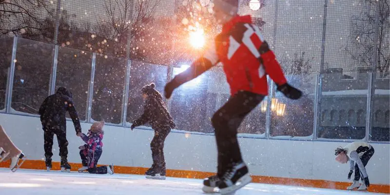 Игры и активности на катке в Северном Бутово