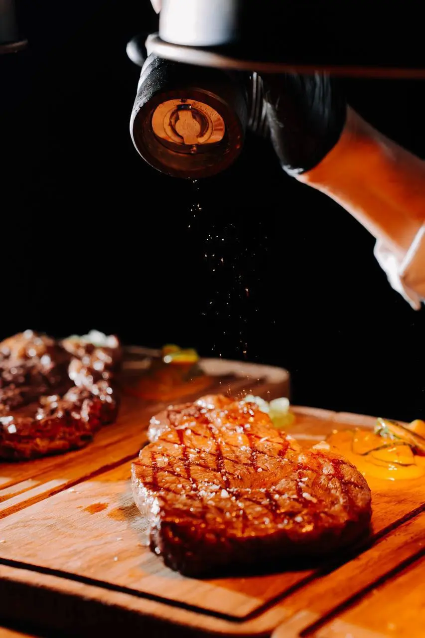 Новогодний пир в ресторане Мычара