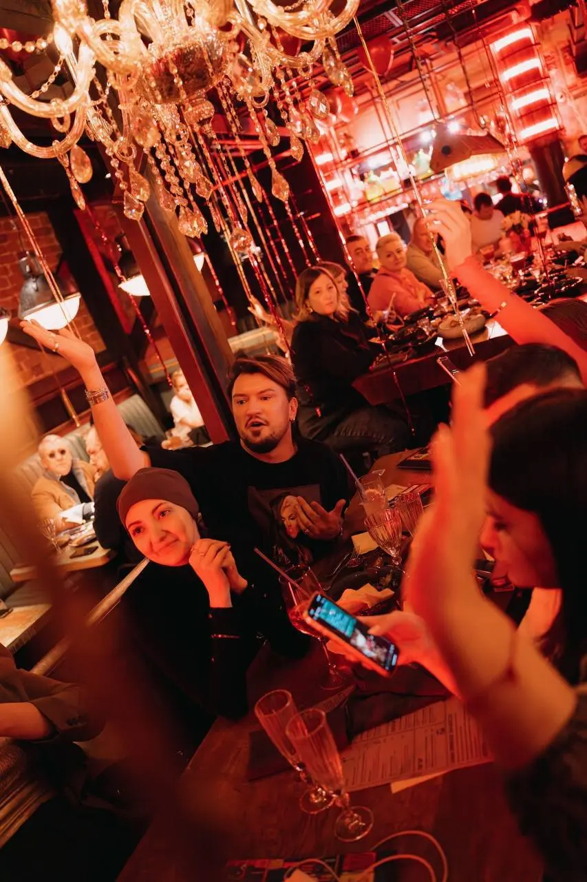 Новогодний пир в ресторане Мычара