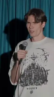 Выступление комика на тему шуток-самосмеек