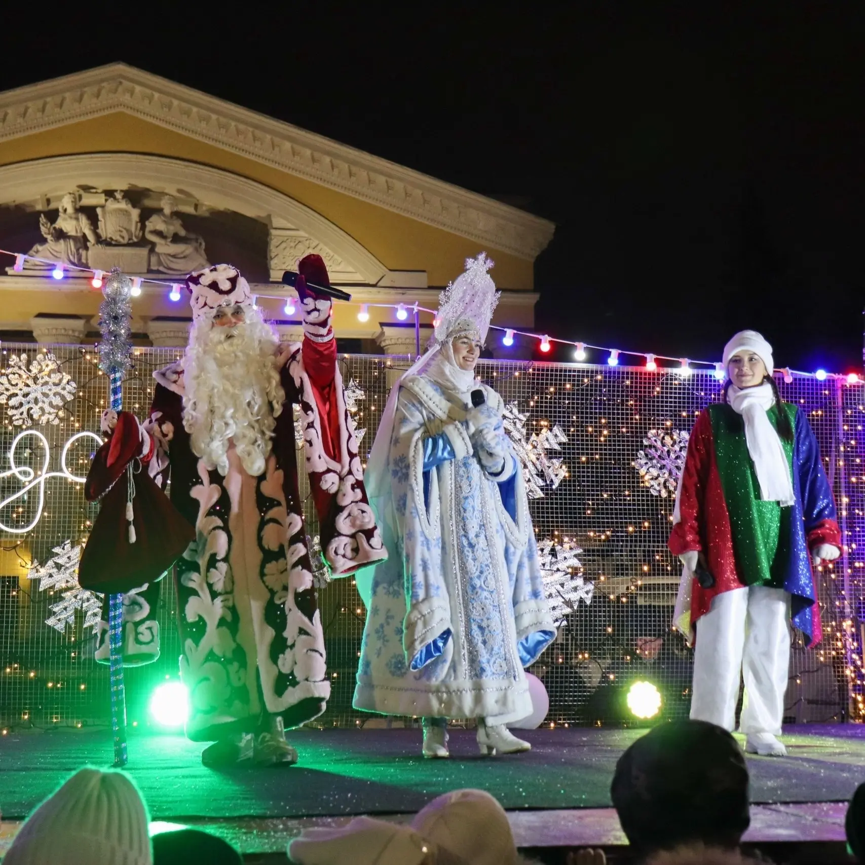 Торжественная церемония зажжения огней ёлки