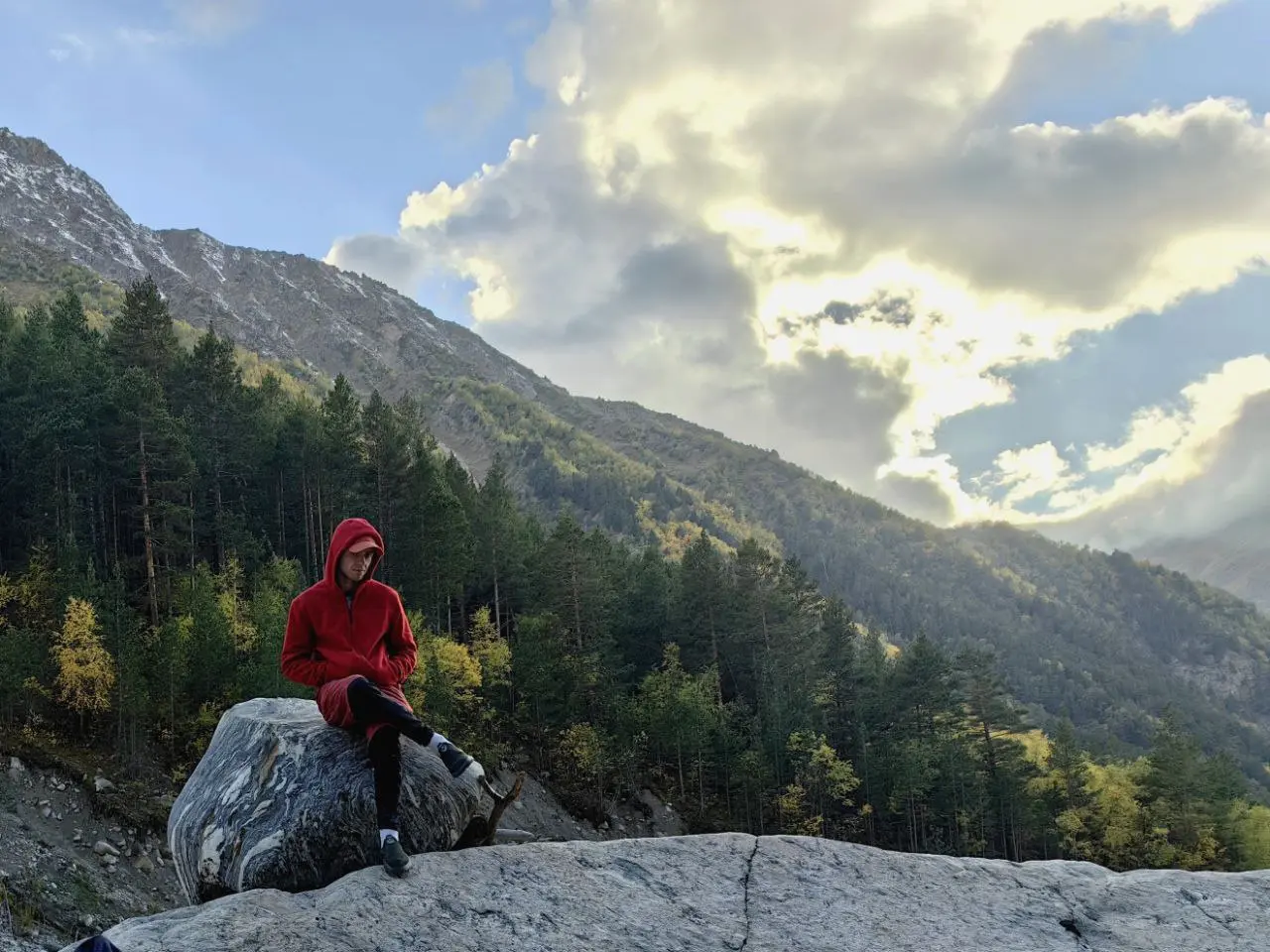 Совместное лазание на скалодроме