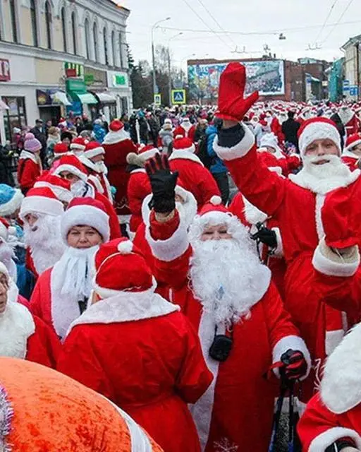 Парад Дедов Морозов в Рыбинске