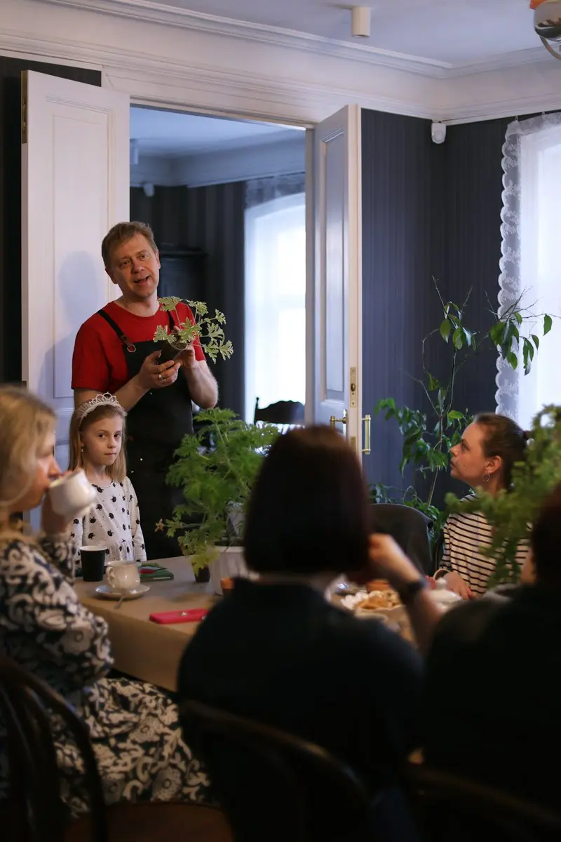 Рождественское чаепитие про душистые пеларгонии в усадьбе Гусевых