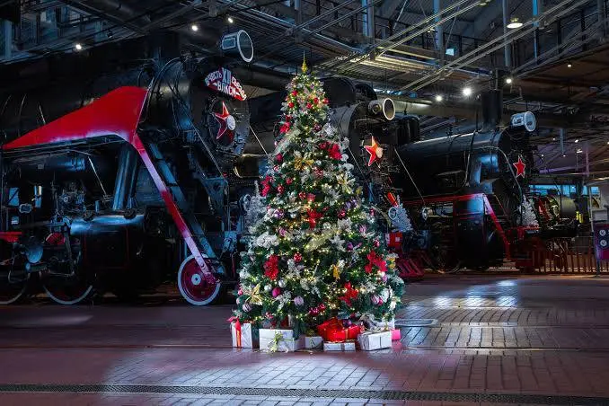 Детский спектакль Снежная королева у паровоза