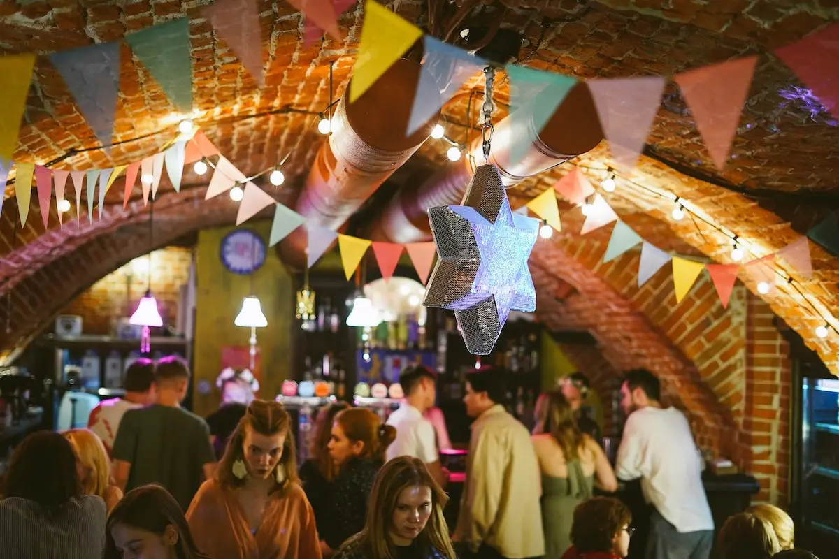 Вечеринка в баре Сионист по случаю зимнего солнцестояния