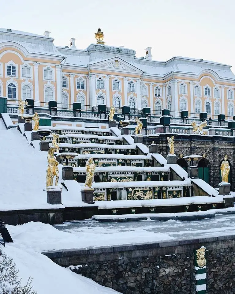 Бесплатная прогулка по парку Петергофа