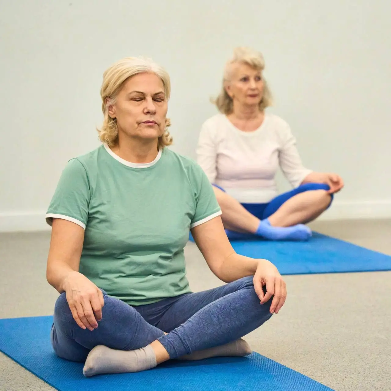 Йога и занятия здоровой спиной в центрах долголетия