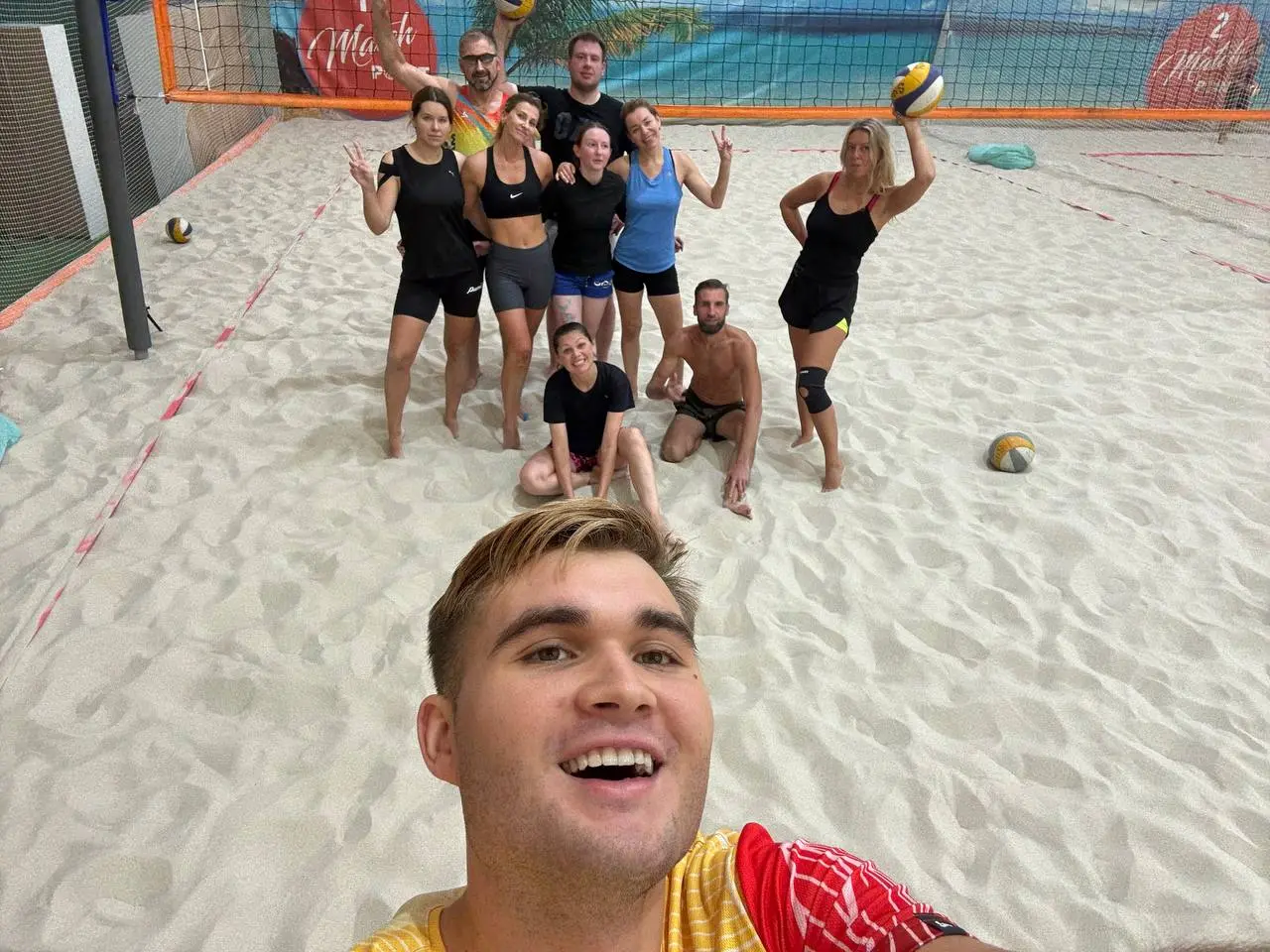Тренировка по пляжному волейболу