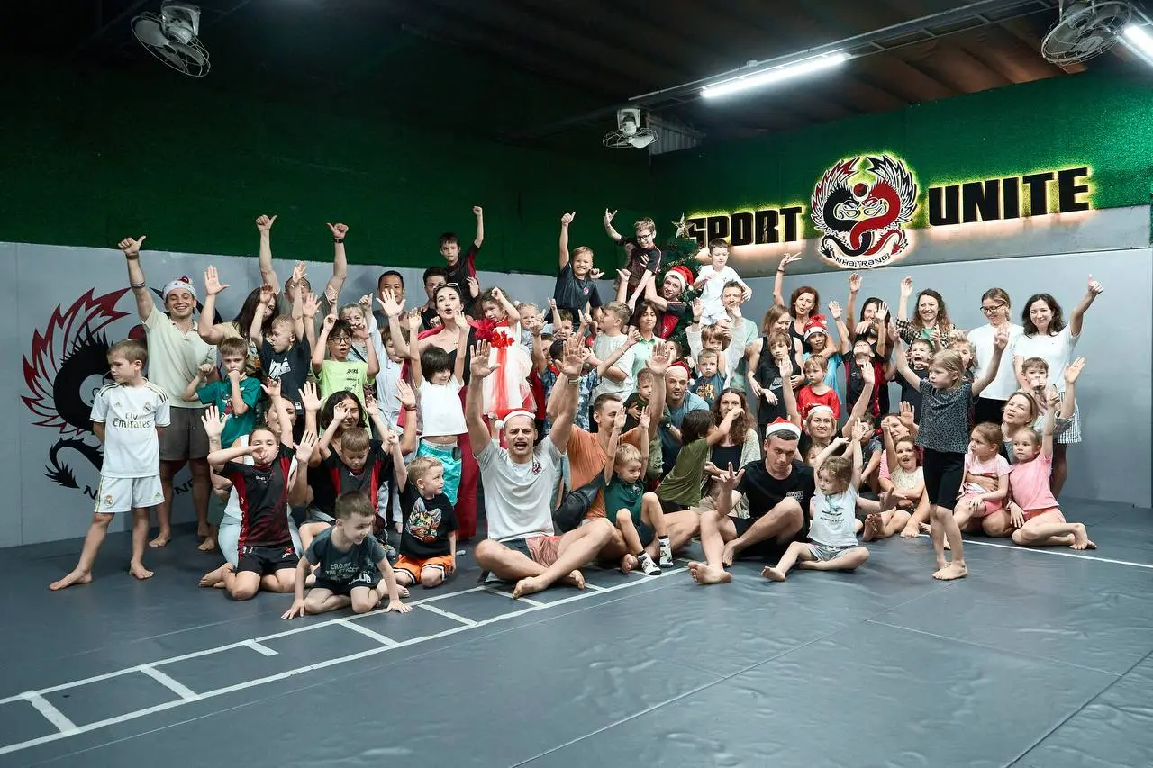 Новогодняя ёлка с весёлыми стартами