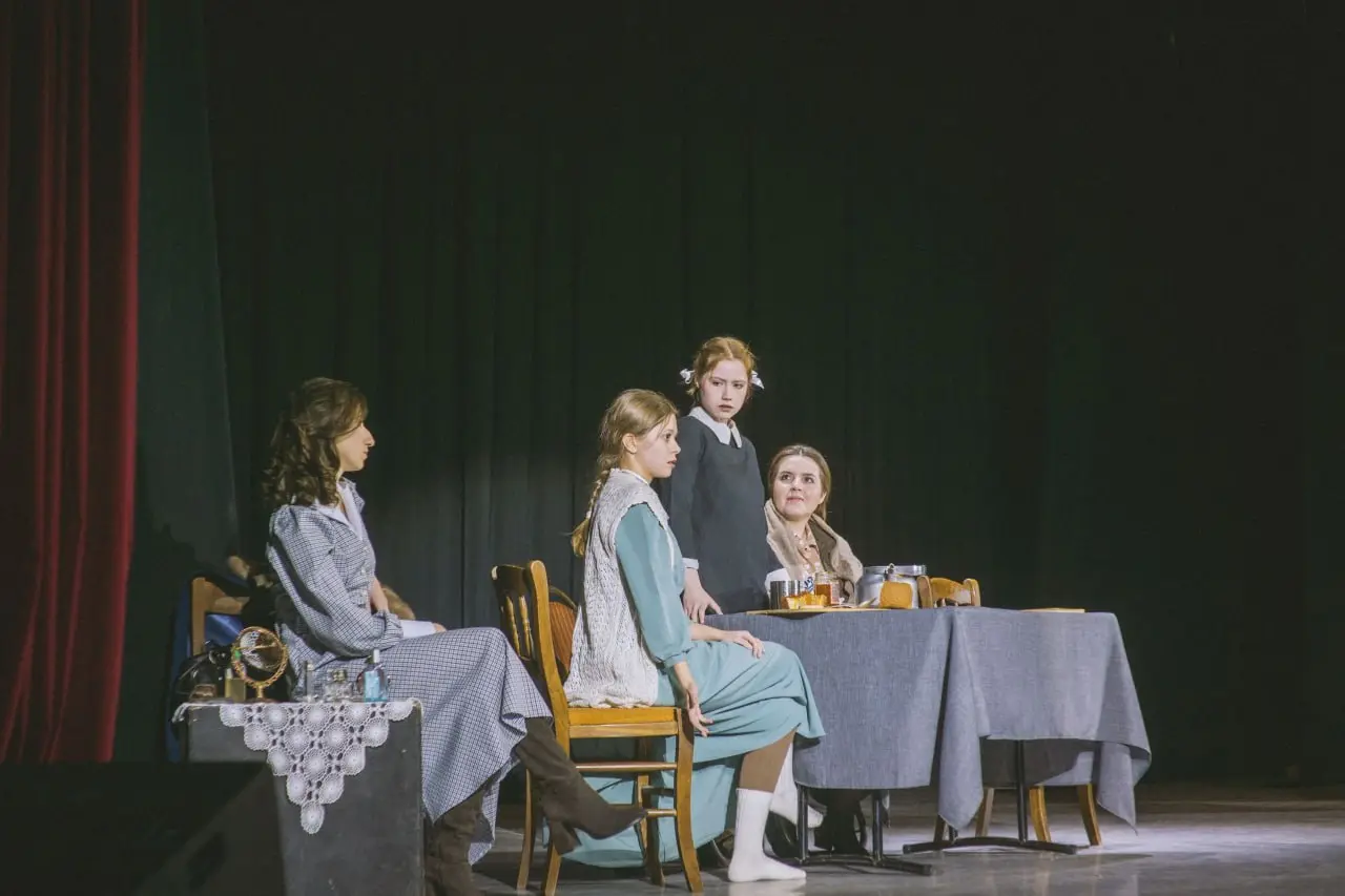 Спектакль «Девчата» по повести Бориса Бедного