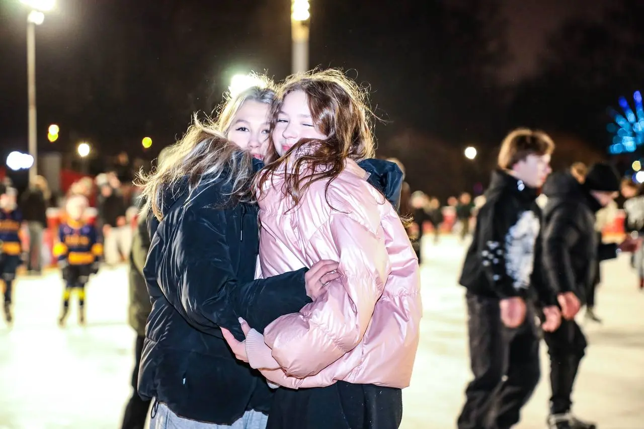 Катание на катке у ДК Яуза