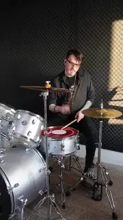 Бесплатный мастер-класс по игре на барабанах