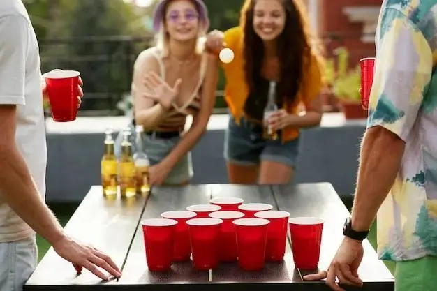 Игра Beer Pong в конференц-зале